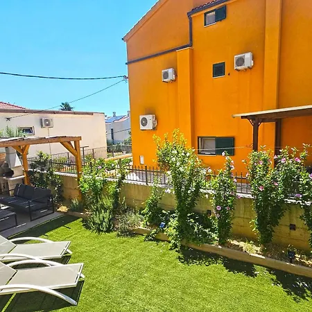 Harmony Split Apartment *